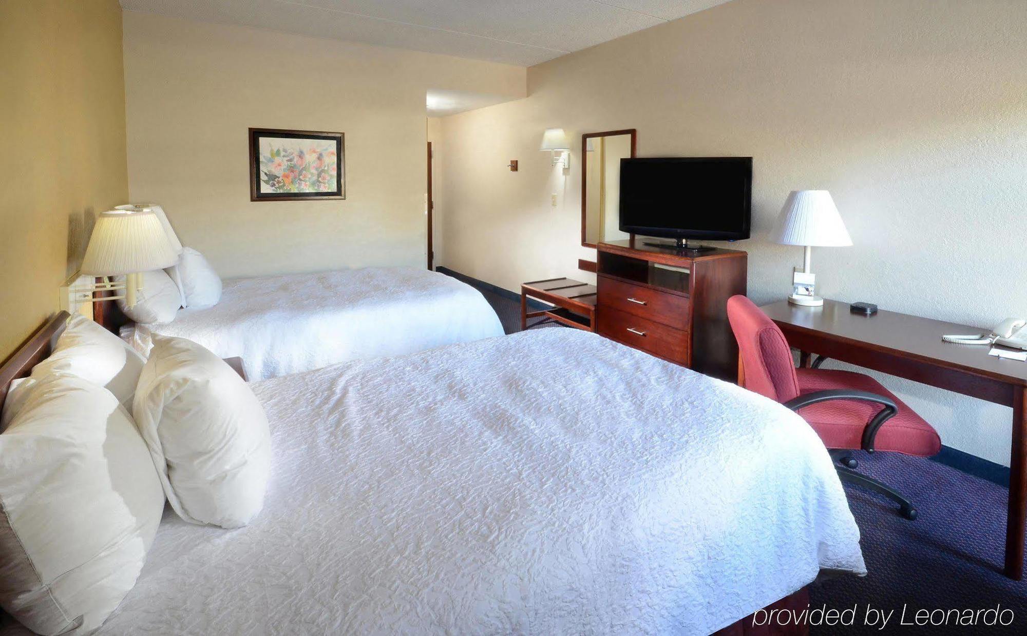 Hampton Inn Roxboro Exterior photo