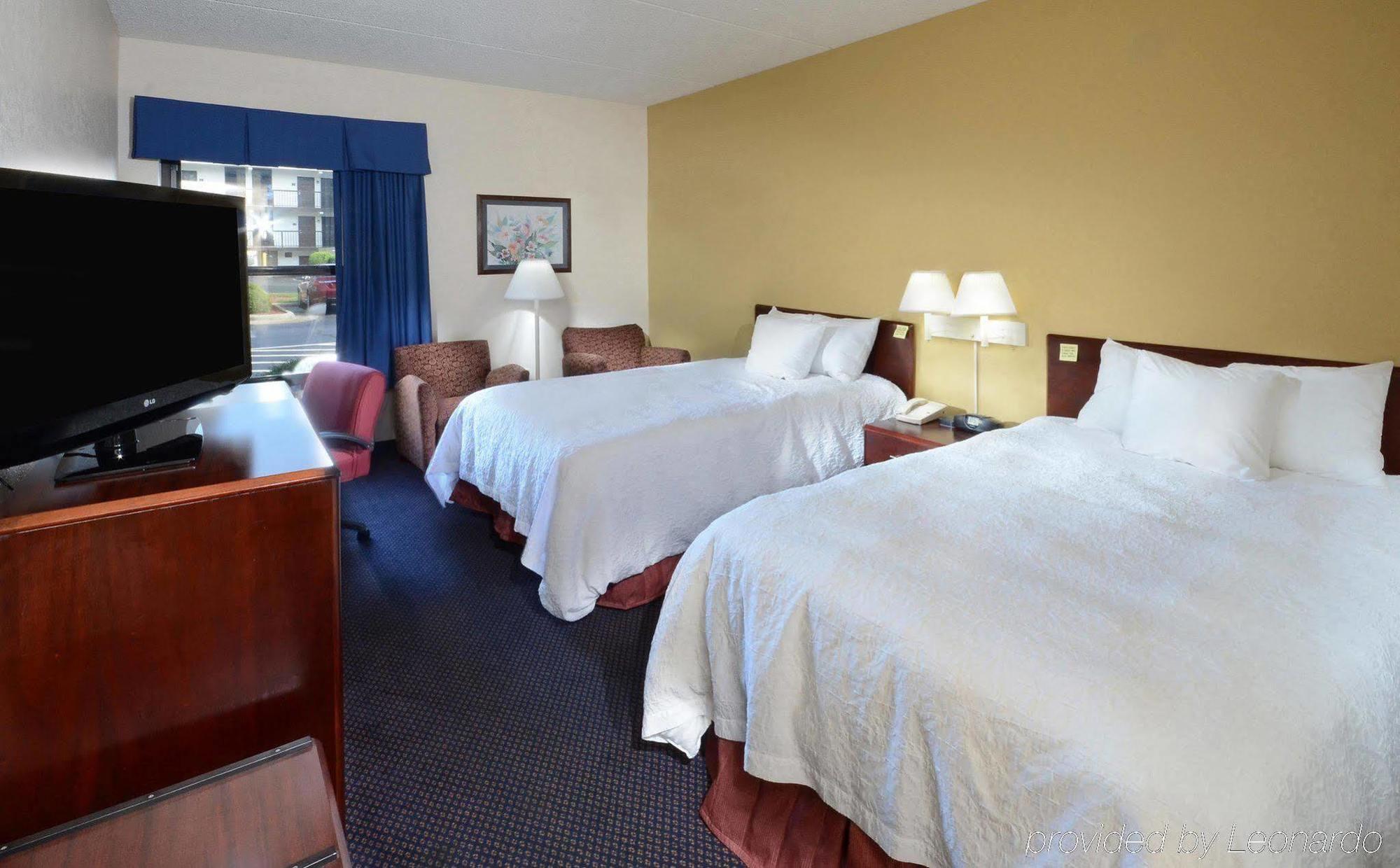 Hampton Inn Roxboro Exterior photo
